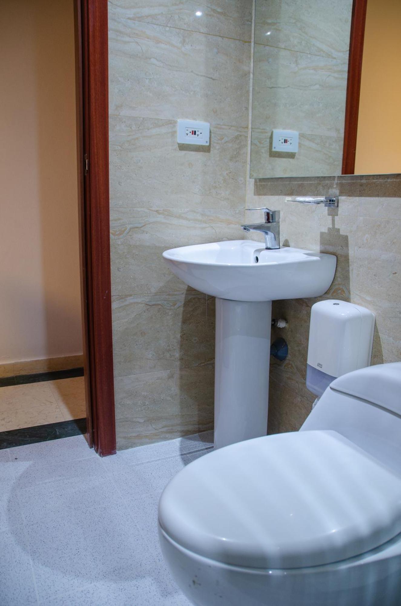 Hotel Byhours Las Americas (Adults Only) 보고타 외부 사진